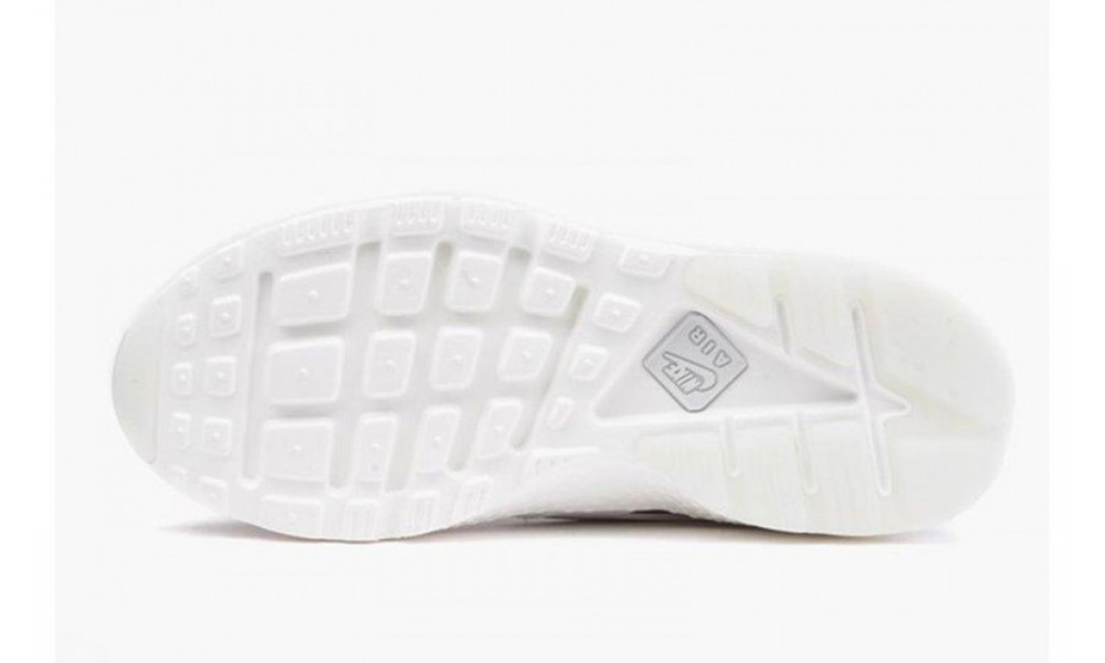 Nike air huarache outlet total white